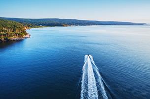 Respekt am Wasser.Bild 4.Boot fährt schnell über den See.jpg Leider haben wir keinen Alternativtext zu diesem Bild, aber wir arbeiten daran.
